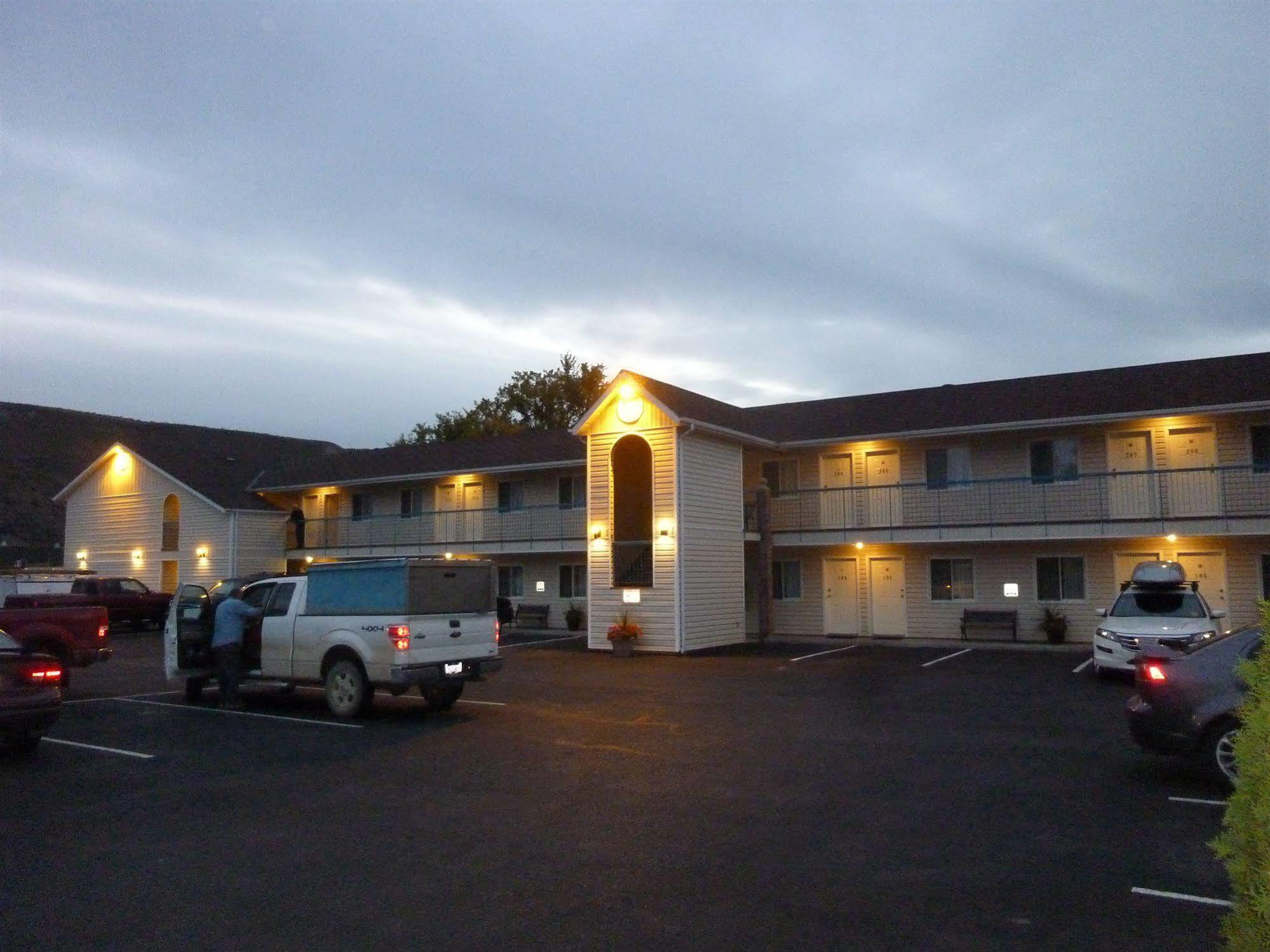 The Ranchland Inn Kamloops Exterior photo